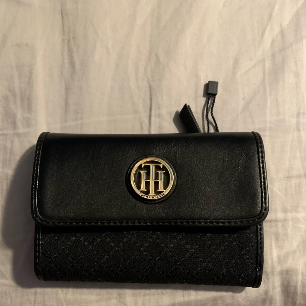 New Tommy Hilfiger Wallet